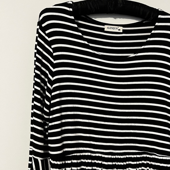 Striped peplum 3/4 sleeve top. - Picture 1 of 6